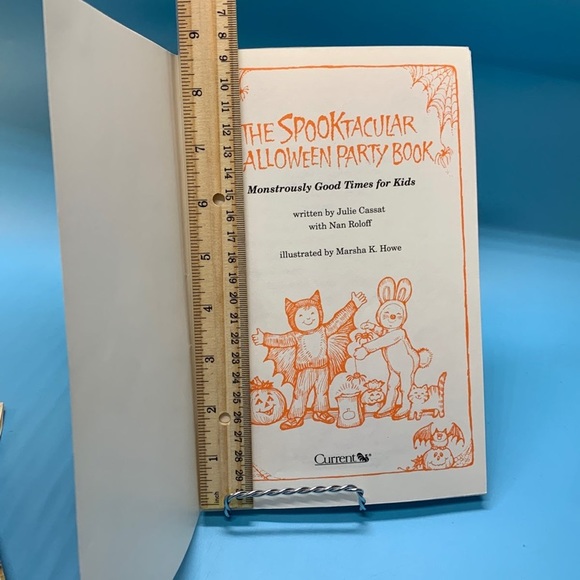 1989 Vintage The spooktacular halloween party book - Picture 4 of 9